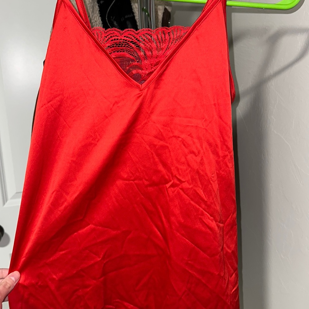 i’m selling it bc it didn’t fit. i tried it on, and it was a little to big :(